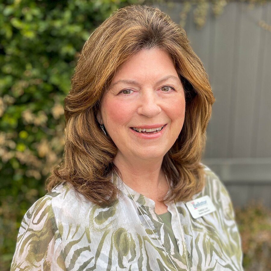 Real Estate Agent Debbie Lee